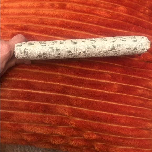 Michael Michael Kors Jet Set Continental Full Zip Monogram Wallet in Vanilla - Picture 4 of 12